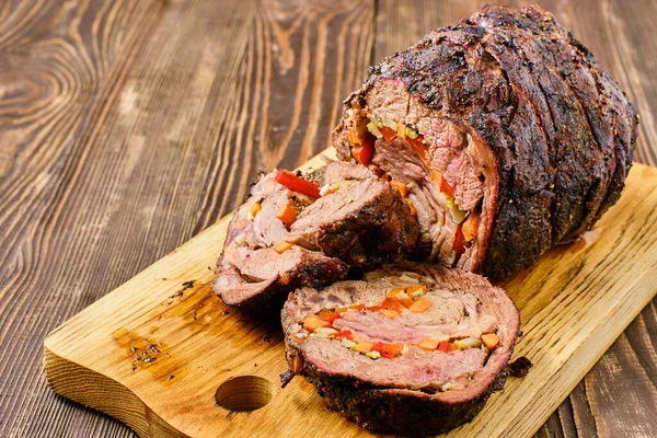 Vista Cerca Del Rollo Carne Horno Con Verduras —  Fotos de Stock