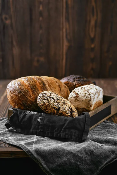 Sortimento Pão Artesanal Caixa Madeira — Fotografia de Stock