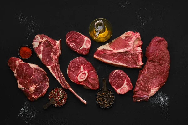 Overheadcompositie Met Rauwe Prime Beef Cuts Portershuis Cowboy Steak Ossobuco — Stockfoto