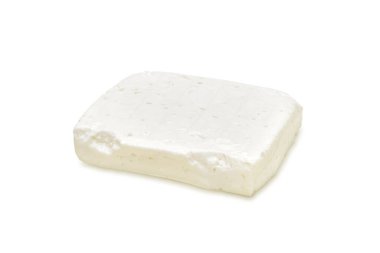 Beyaz arkaplanda izole edilmiş beyaz peynir parçası.