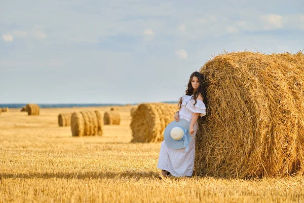Carefree Woman Leaning Huge Rick Straw Field Sunny Day — Stock Photo, Image