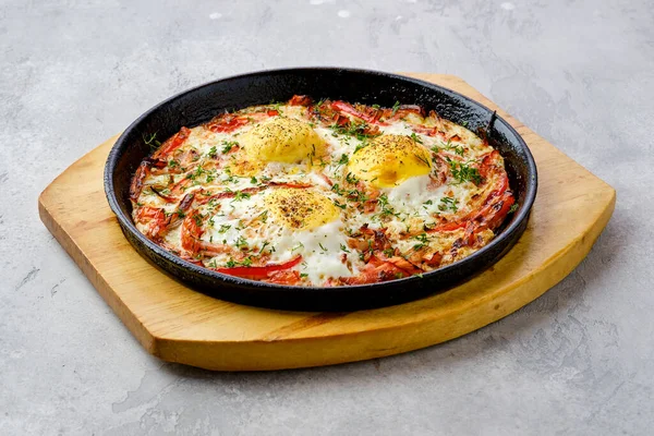 Eier Mit Paprika Und Tomaten Ofen Gusseiserner Pfanne Gebacken — Stockfoto