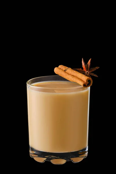 Bebida Caliente Leche Invierno Con Canela Anís Aislado Negro — Foto de Stock