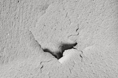 Duvardaki çatlak boya.