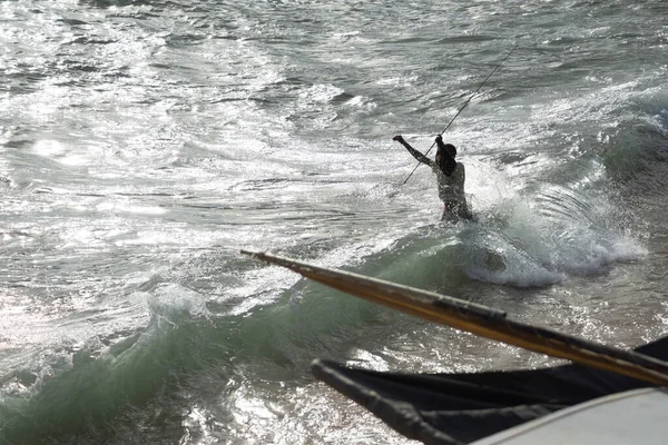 Salvador Bahia Brasile Agosto 2020 Pescatore Sulla Spiaggia Rio Vermelho — Foto Stock