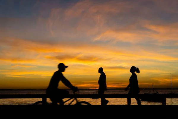 Salvador Bahia Brasil Mayo 2021 Silueta Personas Caminando Corriendo Hablando — Foto de Stock