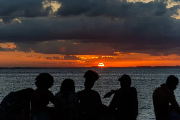 Salvador Bahia Brasilien Mai 2021 Silhouette Junger Menschen Auf Der — Stockfoto