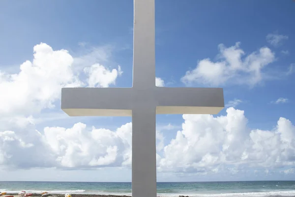 Katolicki Krzyż Błękitnym Niebie Ochrona Rybaków Kolonii Boca Rio Salwador — Zdjęcie stockowe