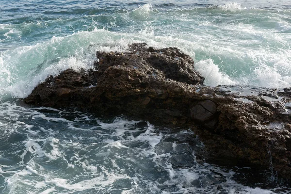 ポンタ フマイタの岩に打ち寄せる波 サルバドール バイア ブラジル — ストック写真