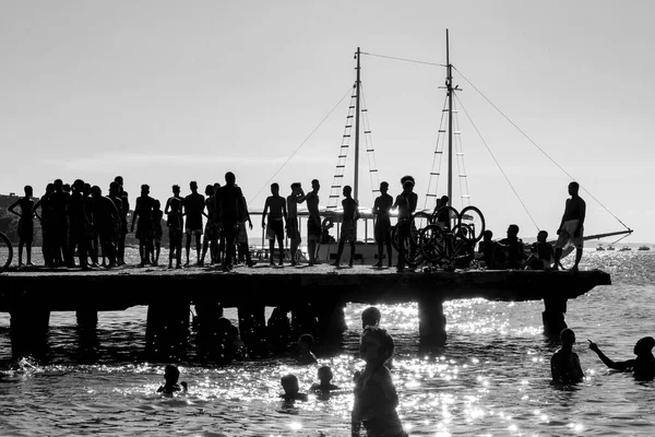 Salvador Bahia Brésil Mars 2019 Silhouette Jeunes Sautant Pont Crush — Photo