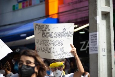Salvador, Bahia, Brezilya - 29 Mayıs 2021: protestocular Salvador kentinde Başkan Jair Bolsonaro hükümetini protesto ettiler.
