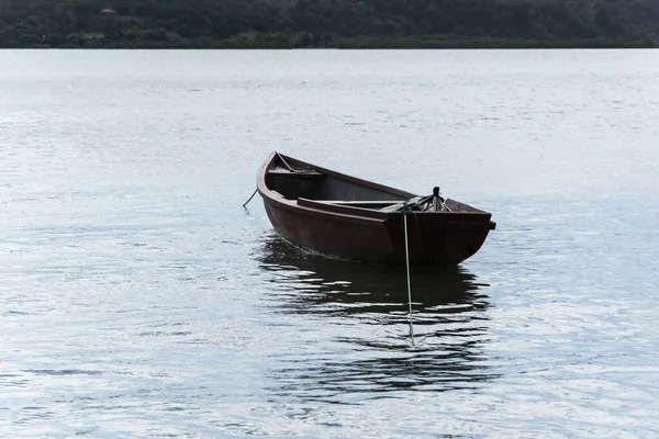 2015年10月11日 在巴西巴伊亚州巴伊亚州卡博托河畔停泊的独木舟 — 图库照片