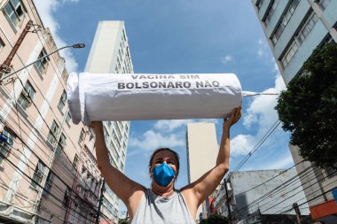 Salvador, Bahia, Brezilya - 29 Mayıs 2021: protestocular Salvador kentinde Başkan Jair Bolsonaro hükümetini protesto ettiler.