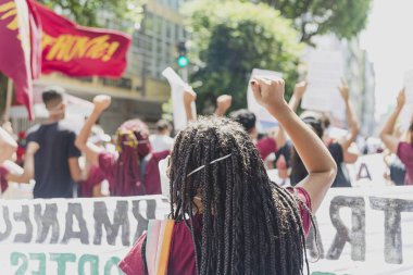 Salvador, Bahia, Brezilya - 29 Mayıs 2021: protestocular Salvador kentinde Başkan Jair Bolsonaro hükümetini protesto ettiler.