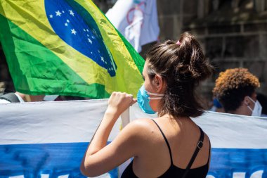 Salvador, Bahia, Brezilya - 07 Eylül 2021: protestocular Salvador kentinde Cumhurbaşkanı Jair Bolsonaro hükümetini protesto ettiler.