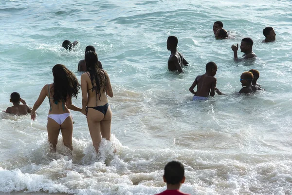 Salvador Bahia Brasil Enero 2019 Personas Playa Porto Barra Entrando — Foto de Stock