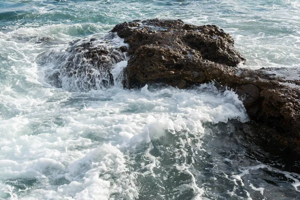 Κύματα Σπάνε Στα Βράχια Του Ponta Humaita Salvador Bahia Βραζιλία — Φωτογραφία Αρχείου