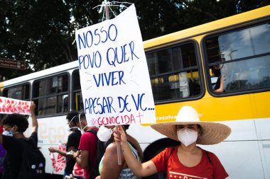 Salvador, Bahia, Brezilya - 29 Mayıs 2021: protestocular Salvador kentinde Başkan Jair Bolsonaro hükümetini protesto ettiler.