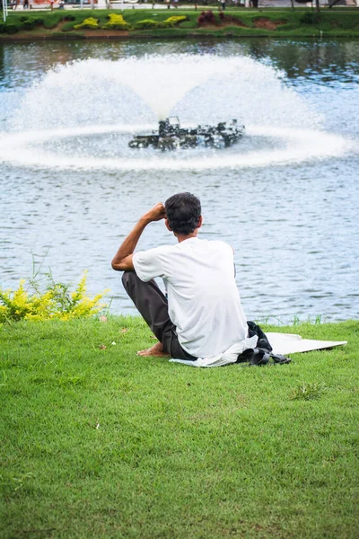 Man Sitting Alone Grass Looking Dique Tororo Thinking Salvador Bahia — Stock Photo, Image