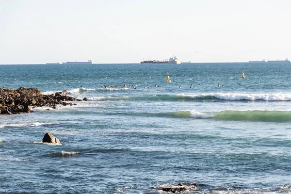 Güneşli bir günde, Salvador 'daki Farol da Barra plajından deniz manzarası. Salvador, Bahia, Brezilya.