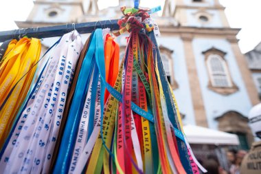 Salvador, Bahia, Brezilya - 4 Aralık 2025: Siyahların Hanımı Kilisesi Pelourinho, Salvador, Bahia 'daki Aziz Barbara Şöleni sırasında Kurdeleler ve Rehberler Arasında Görülüyor.