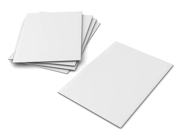 Пустые каталоги в наборе формата a4 в виде кучи, изолированной на белом — стоковое фото