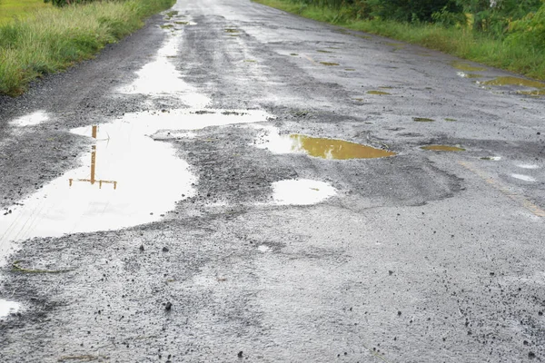 Strada Danneggiata Bagnata — Foto Stock