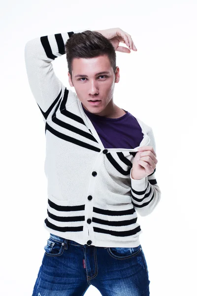 Junger Mann behält seinen Pullover — Stockfoto