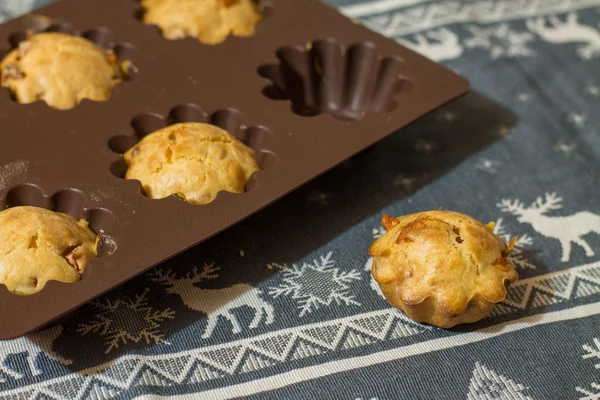 Zoute muffins in silicone keukengerei — Stockfoto