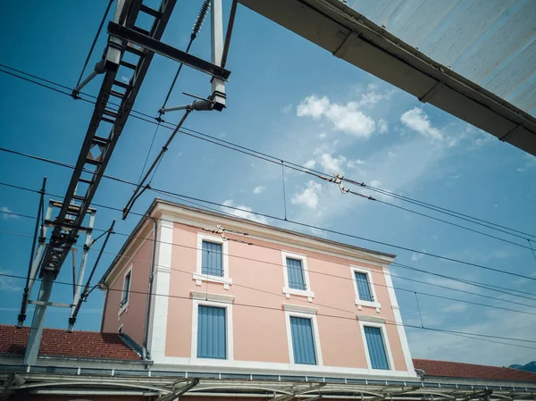 Bir tren istasyonunun manzarası