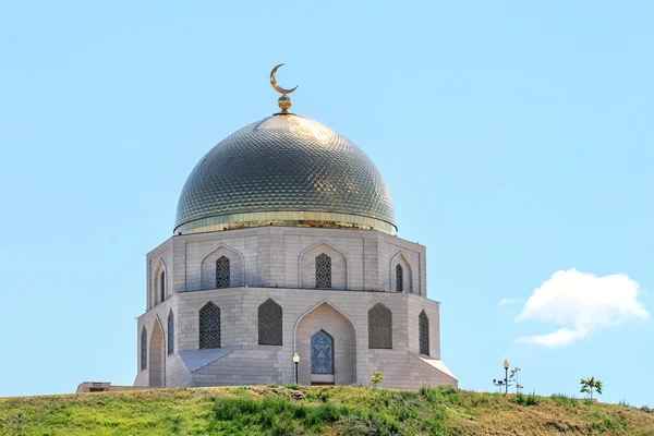 Памятный знак в честь принятия ислама болгарами. Болгария, Россия — стоковое фото