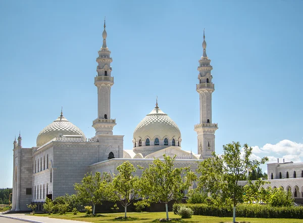 Hermosa mezquita en la ciudad de Bolgar — Foto de Stock