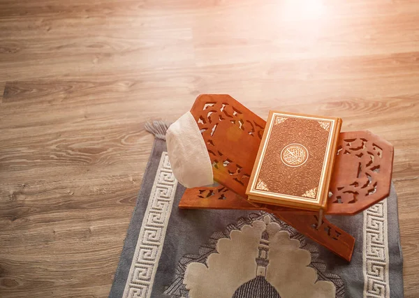 Sacred Quran Rays Sun — Stock Photo, Image