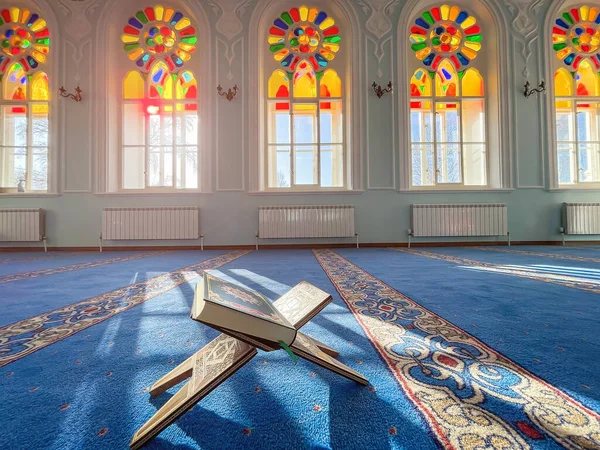 Alcorão Livro Sagrado Dos Muçulmanos Mesquita — Fotografia de Stock