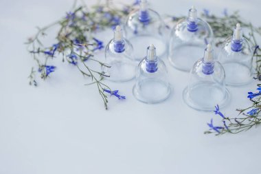 Süpürge terapisi. Bardak masajı. Hijama.