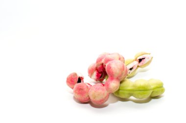 Manila tamarind meyvesi beyaz arkaplanda izole