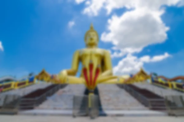 Hintergrund verschwimmen große goldene Buddha-Statuen — Stockfoto