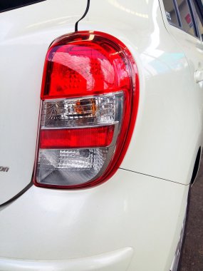 Araba kuyruğu ışık kırmızı.