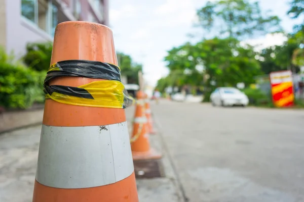 Clouse-up a traffic cone on the road with blur background — Stock Photo, Image