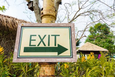 Çıkış işaretlerini Bahçe veya park