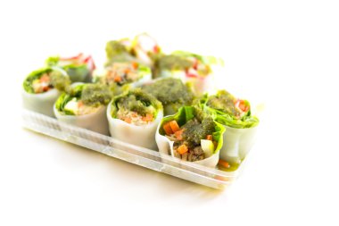 Taze sebze pirinç levha rulo için sağlıklı deniz ürünleri sos ile 