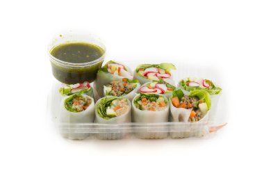 Taze sebze pirinç levha rulo için sağlıklı deniz ürünleri sos ile 