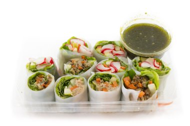 Taze sebze pirinç levha rulo için sağlıklı deniz ürünleri sos ile 