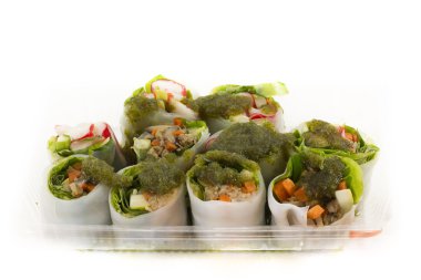 Taze sebze pirinç levha rulo için sağlıklı deniz ürünleri sos ile 