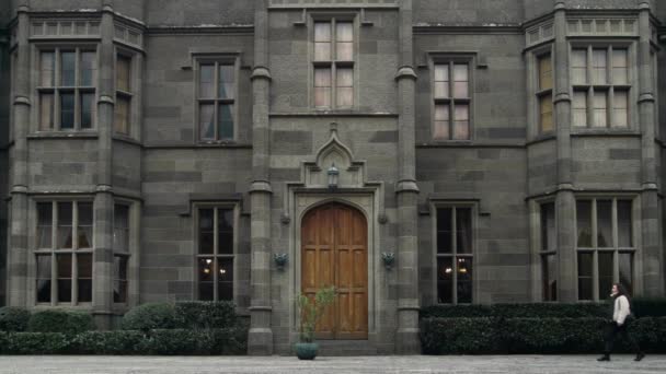 Small Figure Tourist White Jacket Background Old Building Castle Photographing — Stock Video