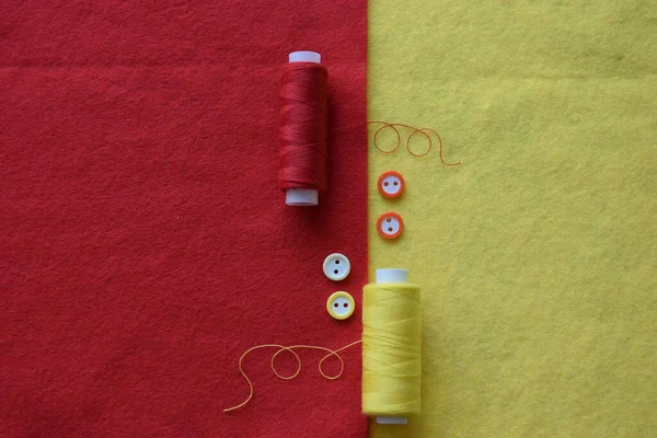 örgü işi, kumaş, iplik ve düğmeler, metin için bir yer, parlak renk, defterler ve günlükler için arka plan, defterler için, el yapımı, güzel arkaplan