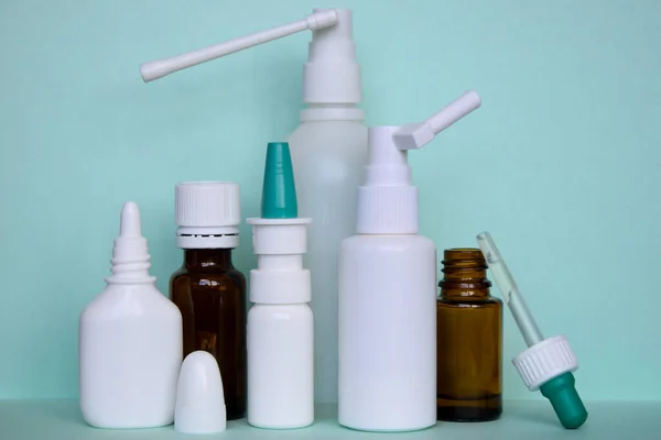 Alerji ilaçları, şişeler, ilaçlar, cam ve plastik şişeler, şişeler, arka plan resimleri. İlaç konsepti, eczane