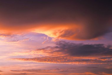 Doğa arkaplanı için dramatik gün batımı gökyüzü