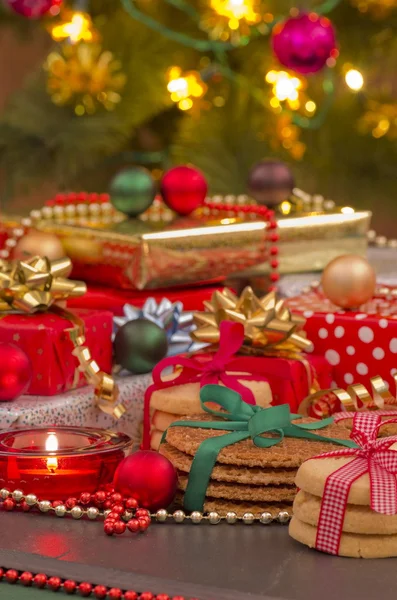 Galletas y regalos de Navidad — Foto de Stock