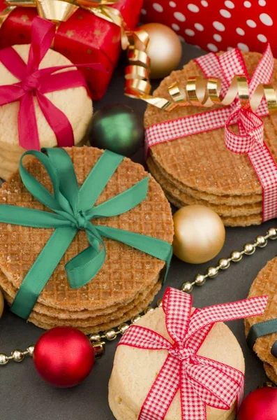 Świąteczne ciasteczka i prezenty — Zdjęcie stockowe